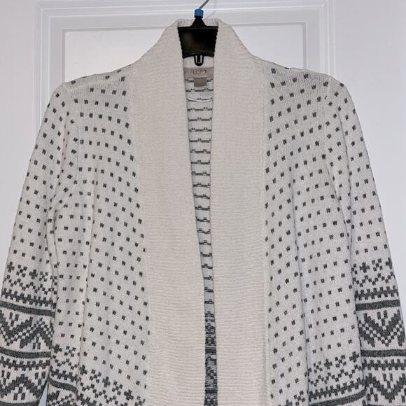 LOFT Cream and Gray Geometric Print Sweater - Picture 2 of 10